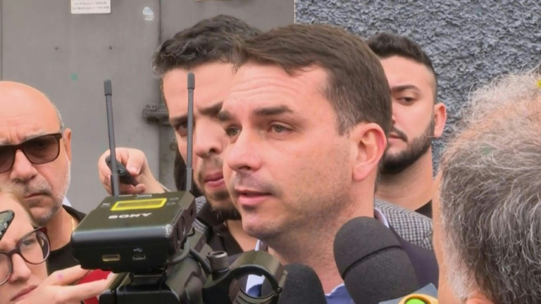 MP-RJ conclui investigação sobre "rachadinha" de Flávio Bolsonaro
