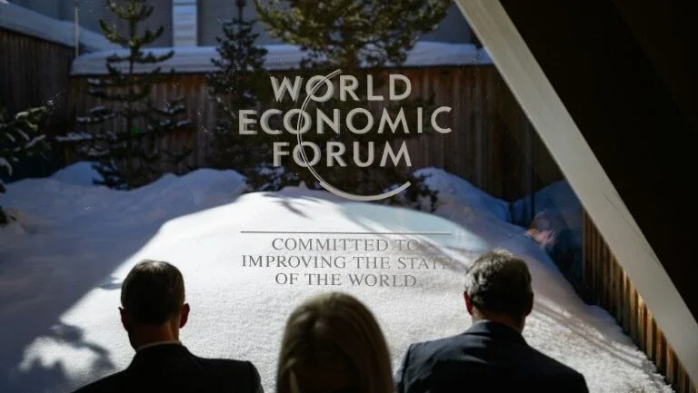 Fórum Econômico Mundial de Davos adia encontro de 2021
