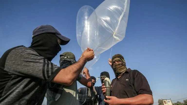 Israel bombardeou alvos do Hamas em Gaza após o lançamento de um foguete