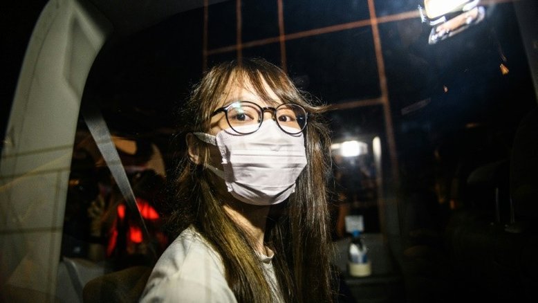 Agnes Chow, a ativista de Hong Kong que Pequim quer silenciar