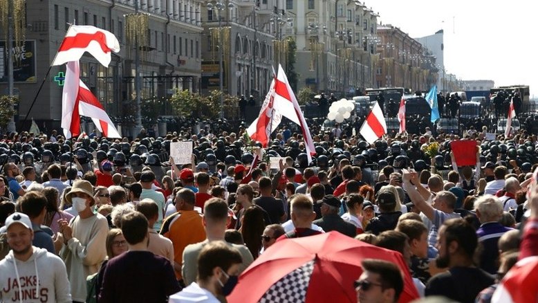 Milhares de manifestantes voltam a protestar em Minsk, capital de Belarus