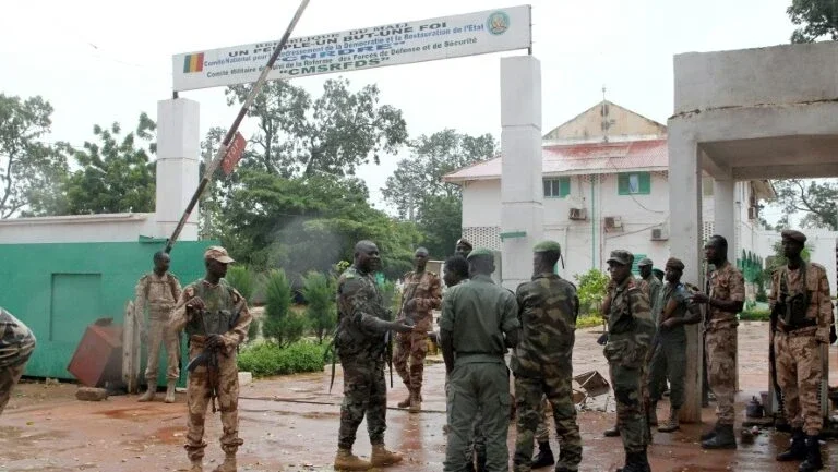 Militares assumem controle de guarnição perto da capital do Mali