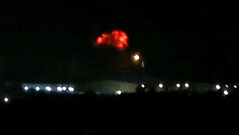 Israel ataca e anuncia sanções a Gaza em resposta a balões incendiários