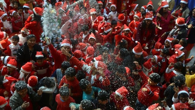 Em Londres, Papai Noel se prepara para Natal com distanciamento social