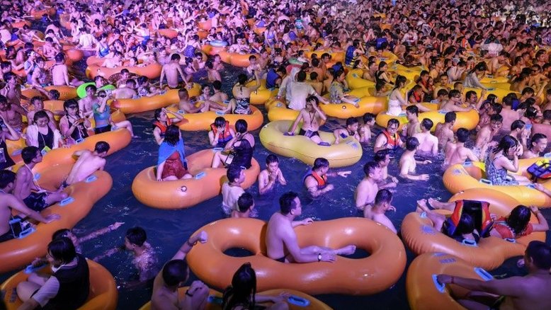 Berço da pandemia, Wuhan tem rave com milhares de pessoas
