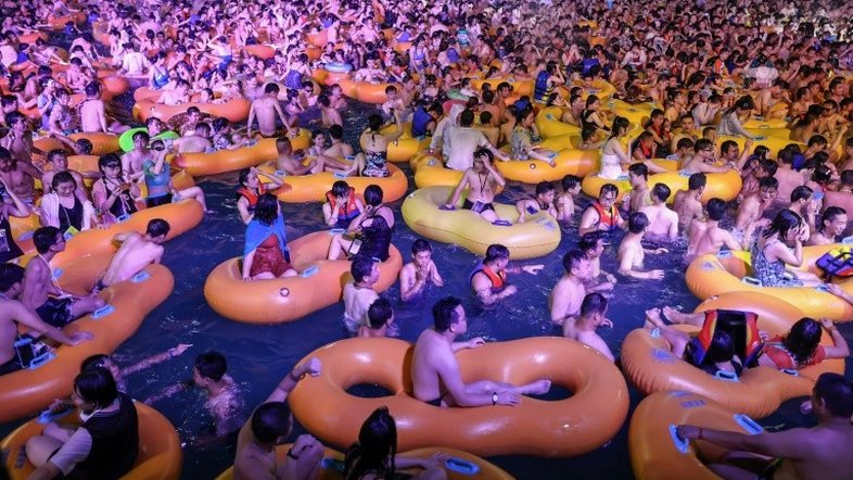 Berço da pandemia, Wuhan tem rave com milhares de pessoas