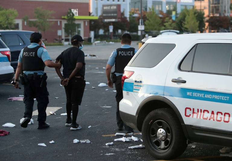 Distúrbios e assaltos no centro de Chicago