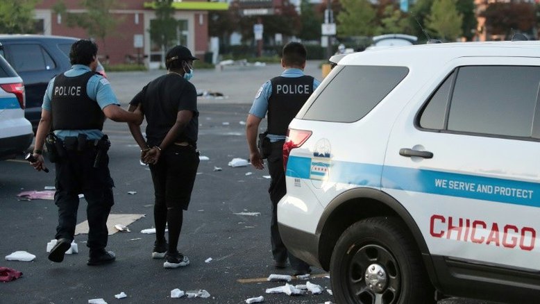 Distúrbios e assaltos no centro de Chicago