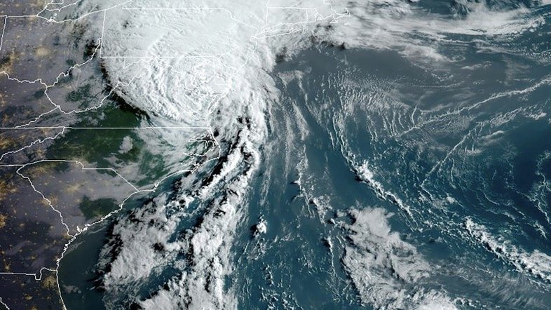 Tempestade Isaías avança pela costa leste dos EUA e Nova York se prepara