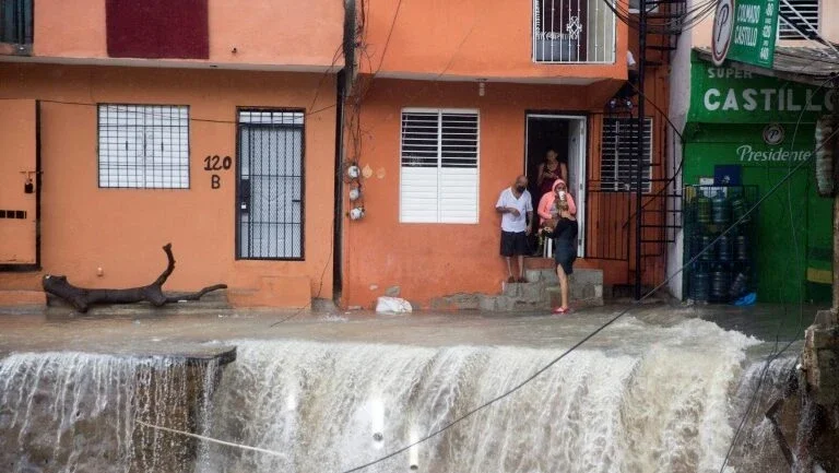 Sobe para quatro número de mortes na República Dominicana pela tempestade Laura