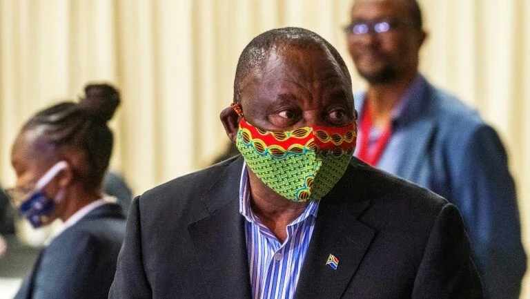 Corrupção ligada ao coronavírus afeta imagem do presidente sul-africano