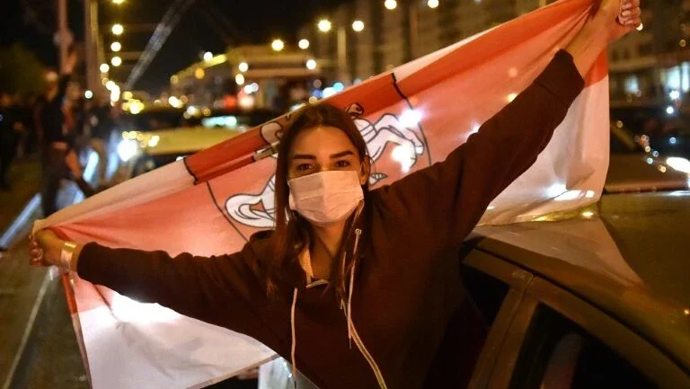 Humilhados e abatidos, bielorrussos libertados contam o inferno da repressão