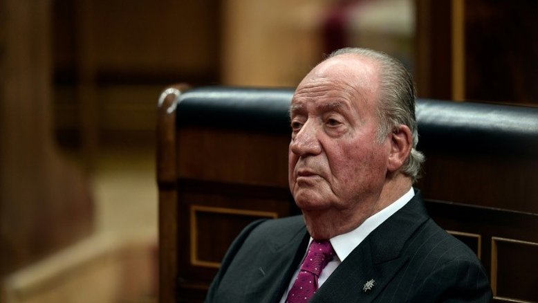 Rei emérito Juan Carlos I, suspeito de corrupção, se deixará a Espanha