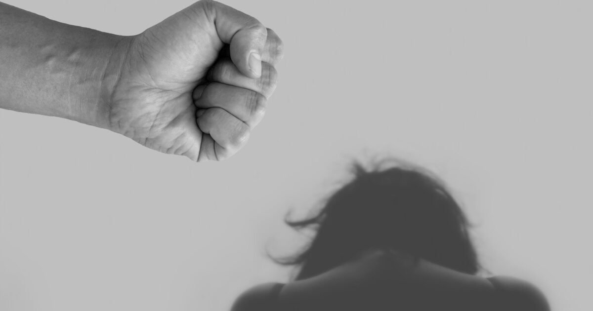 Homem é condenado por rotina de agressões físicas a ex-mulher deficiente