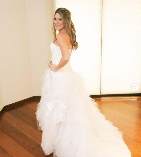 Dani Calabresa doa vestido de noiva do casamento com Marcelo Adnet
