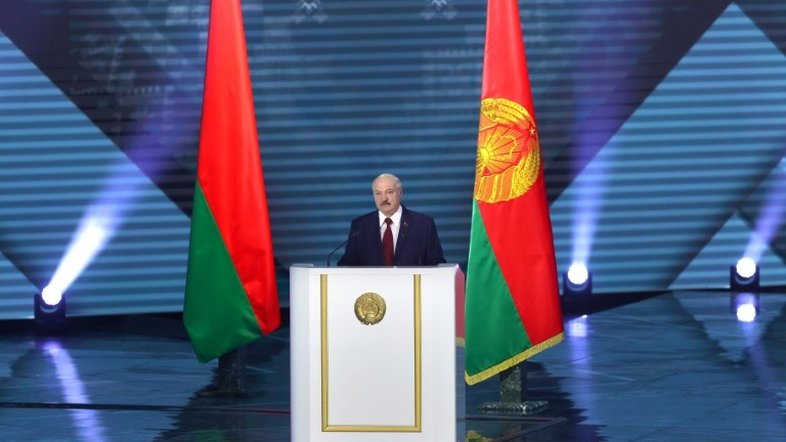 Novata desafia o todo-poderoso Lukashenko nas eleições de Belarus