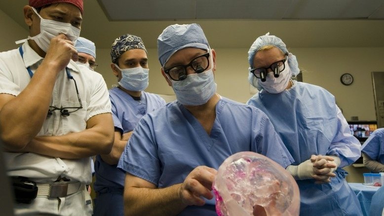 Primeira receptora de transplante facial nos EUA morre 12 anos após cirurgia