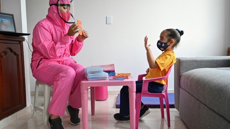 Pandemia arrasa continente americano e se espalha pela Índia e África