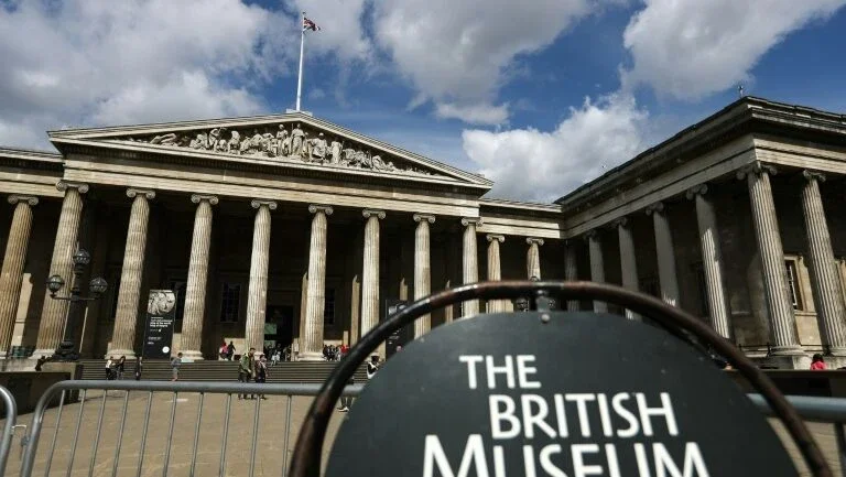 Museu Britânico exibe o busto de seu fundador explicando seu passado escravocrata