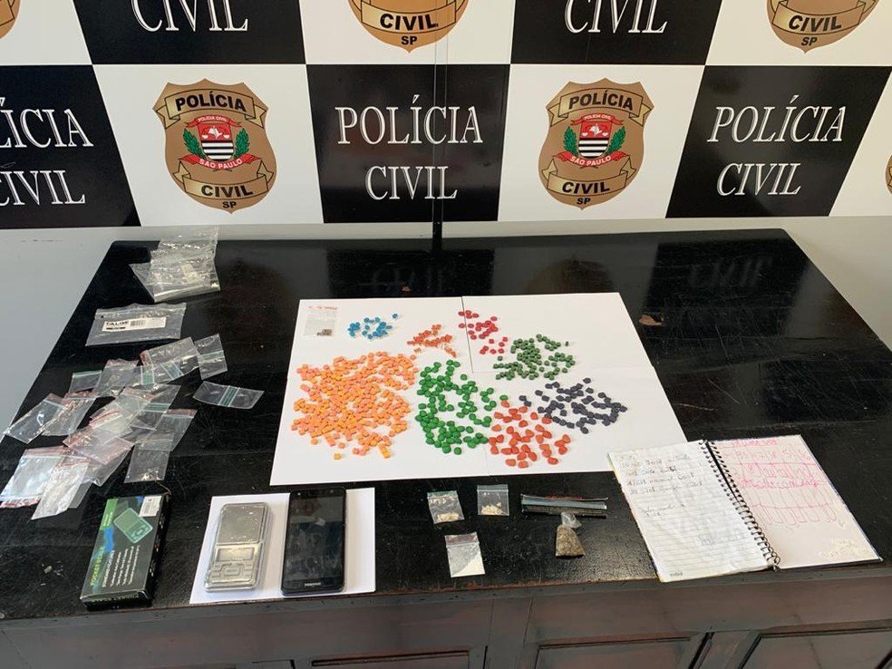 Mulher conhecida como 'Musa da Bala' é presa após usar redes sociais para venda de drogas 2 Mulher conhecida como 'Musa da Bala' é presa após usar redes sociais para venda de drogas