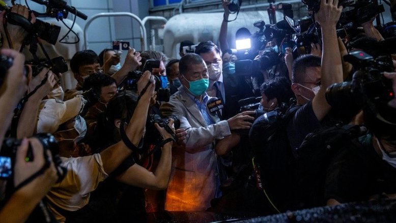 Magnata da imprensa de Hong Kong pede a jornalistas que continuem lutando