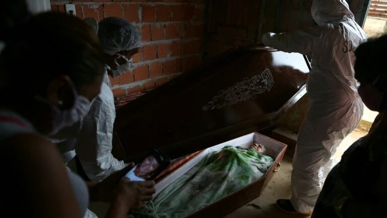 Brasil pode chegar a 200.000 mortos por Covid-19 em outubro, diz especialista