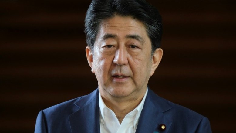 Ex-primeiro-ministro do Japão, Shinzo Abe é baleado em discurso e levado inconsciente para hospital