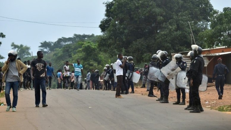 Seis mortos em protestos após anúncio de candidatura do presidente da Costa do Marfim