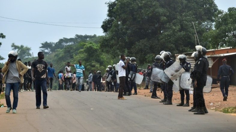Seis mortos em protestos após anúncio de candidatura do presidente da Costa do Marfim