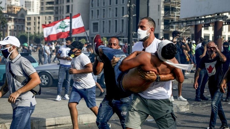 Beirute se prepara para novas manifestações; ministra renuncia