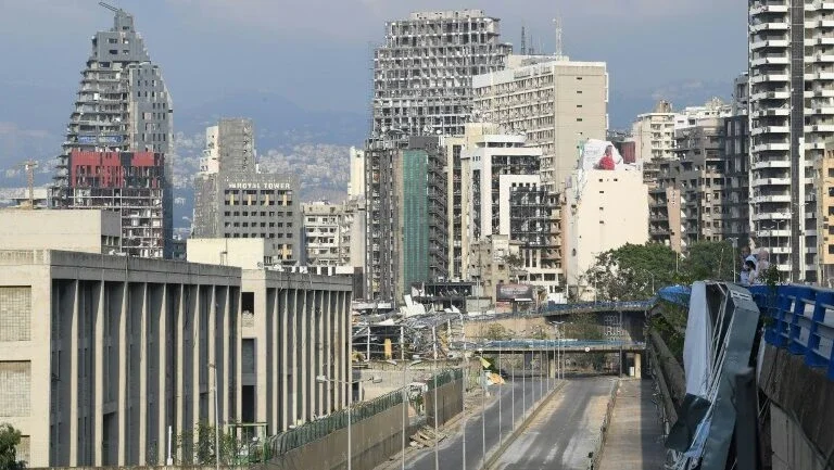 Parlamento do Líbano debate declaração do estado de emergência em Beirute