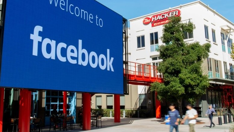 Após nova ordem, Facebook cumpre bloqueio internacional de bolsonaristas