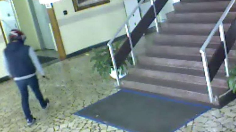 SP: Homem é morto por policial após invadir delegacia com arma falsa