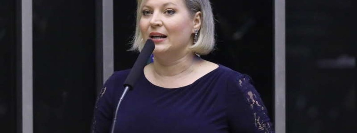 Joice Hasselmann reage após ser processada por Michelle Bolsonaro: ‘Santa do pau oco'