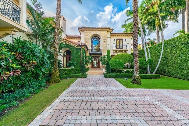 Jennifer Lopez e noivo compram mansão de R$ 214 milhões; veja fotos da casa