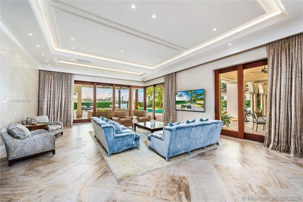 Jennifer Lopez e noivo compram mansão de R$ 214 milhões; veja fotos da casa