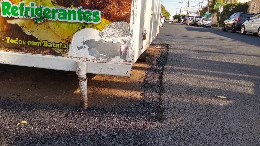 Ruas são recapeadas em torno de carros abandonados em cidade do interior de SP 2 Ruas são recapeadas em torno de carros abandonados em cidade do interior de SP