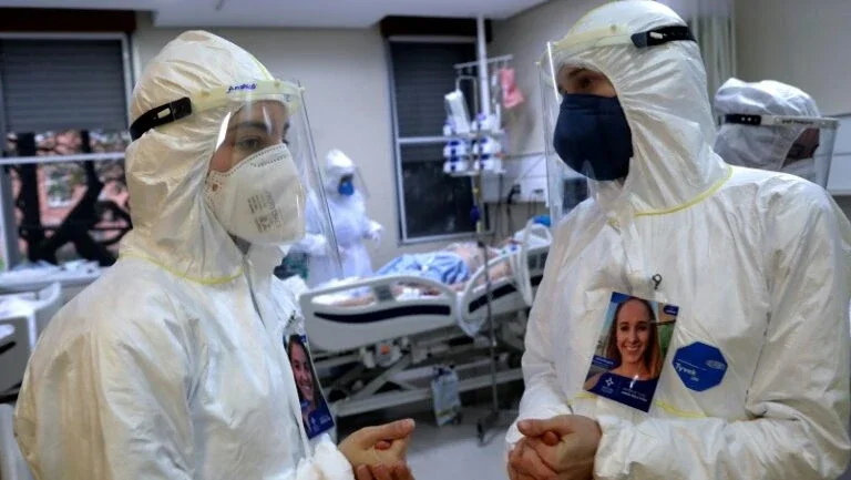 Covid-19: Brasil acumula 4,4 milhões de casos e 134,9 mil mortes