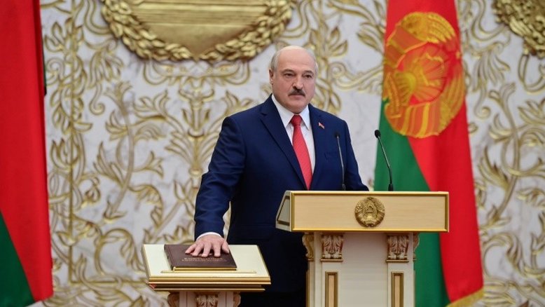 Macron afirma que presidente de Belarus "tem que sair"