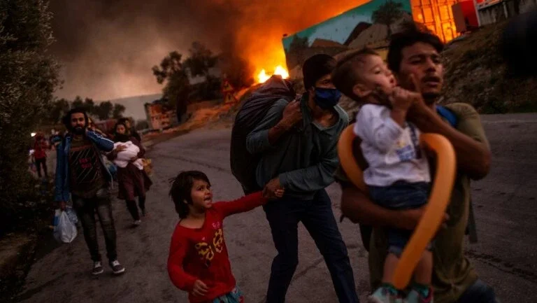 França vai receber 500 migrantes menores de idade de Lesbos