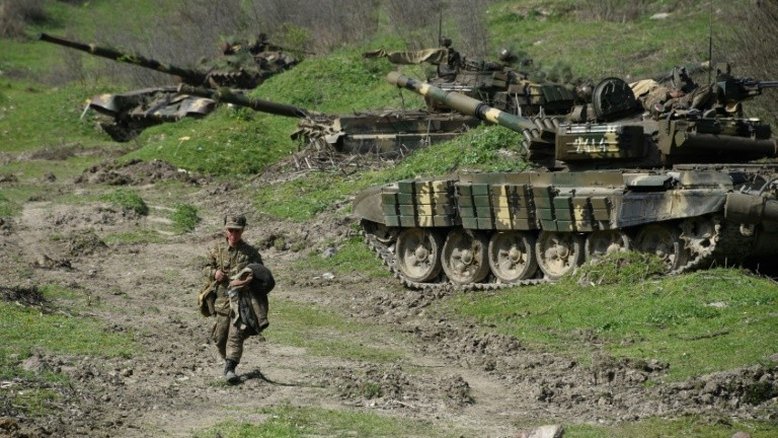 Confrontos violentos entre o Azerbaijão e separatistas armênios em Nagorno-Karabakh