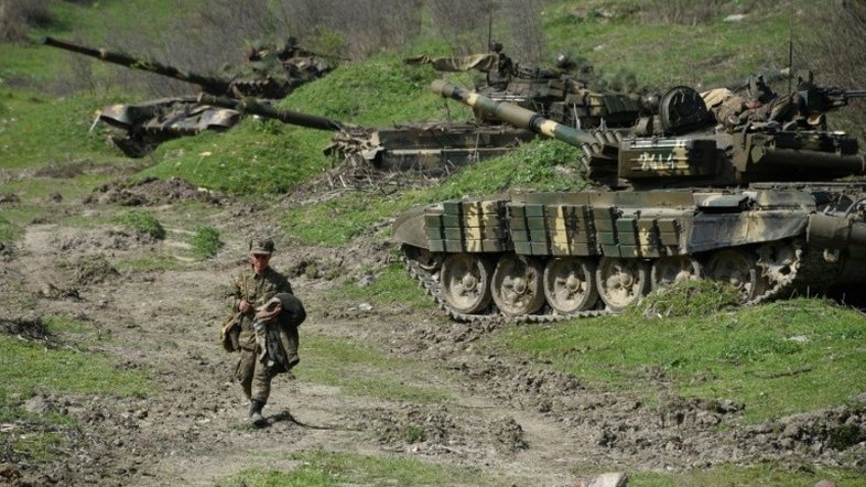 Confrontos violentos entre o Azerbaijão e separatistas armênios em Nagorno-Karabakh