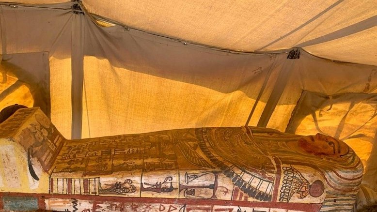 Descobertos 14 sarcófagos de 2.500 anos, em Saqqara, Egito