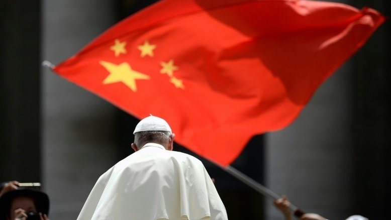 Pequim e o Vaticano vão renovar acordo; Washington critica