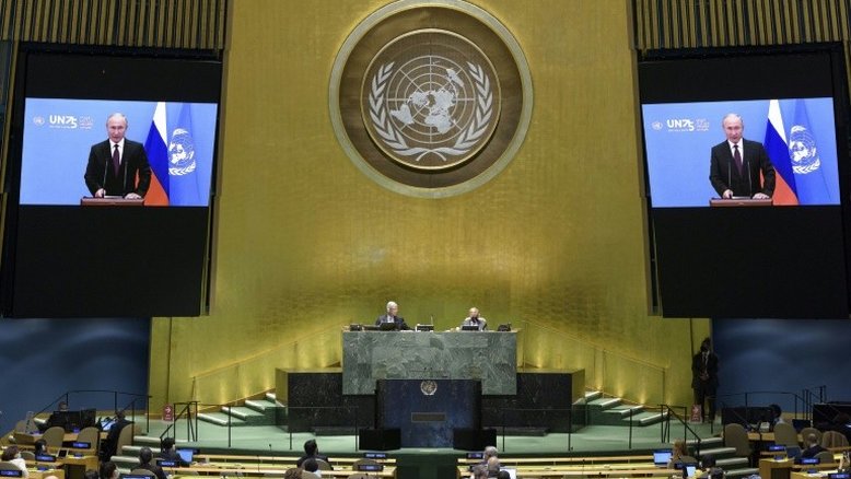Na ONU, Putin defende o uso da vacina russa contra o coronavírus.