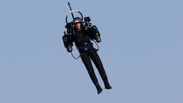 Los Angeles procura homem que voou com jetpack perto de aeroporto