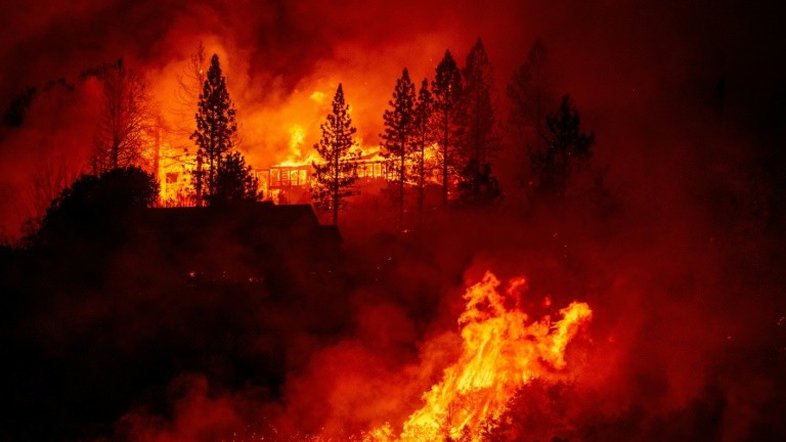 Centenas de pessoas são evacuadas na Califórnia por causa de incêndios