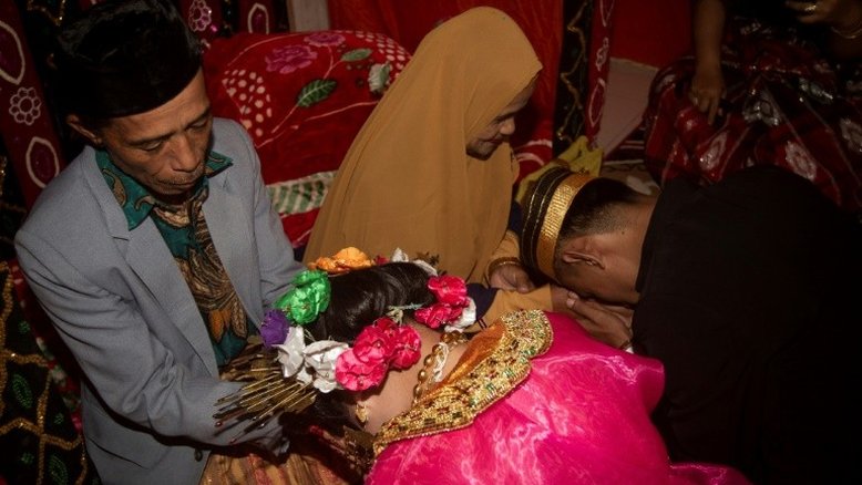 Desespero com a pandemia estimula casamento infantil na Ásia