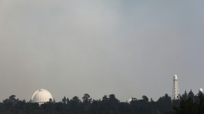 Incêndio "bate à porta" do observatório histórico perto de Los Angeles