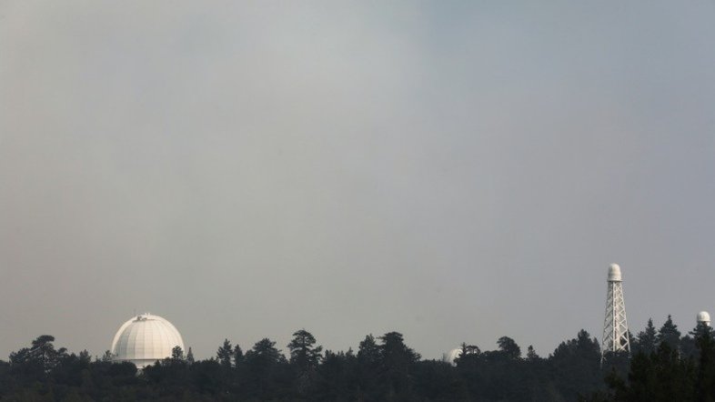 Incêndio "bate à porta" do observatório histórico perto de Los Angeles